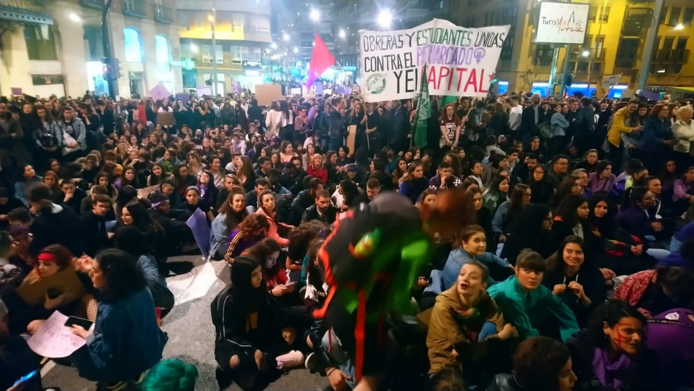 Lectura del Manifiesto tras la manifestación del 8-M por la tarde en Murcia