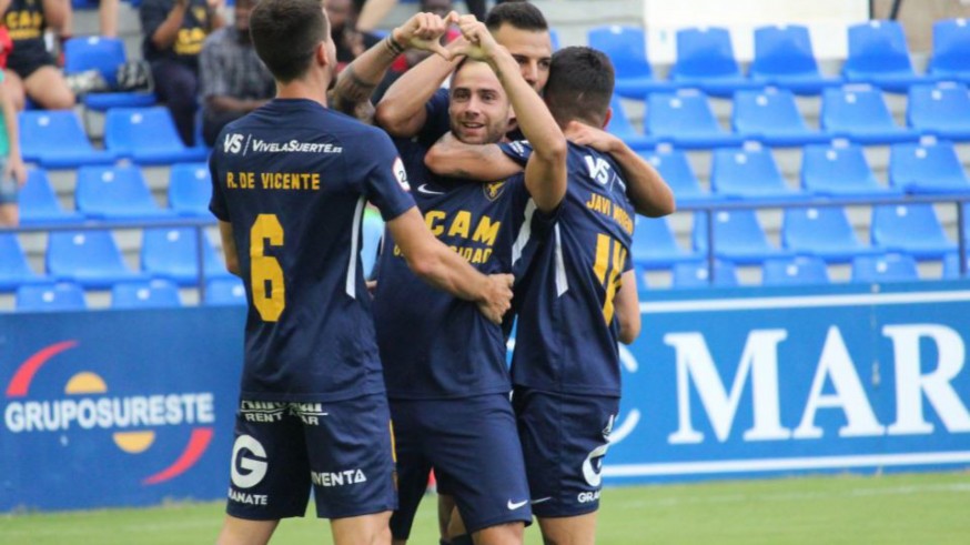 El UCAM Murcia consigue su primera victoria ante el Recreativo Granada| 2-1