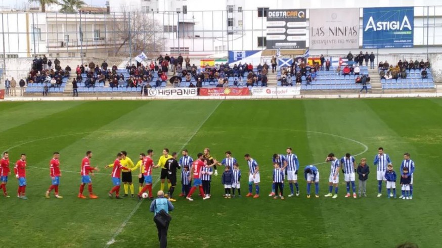 El Real Murcia gana en el último minuto al Écija 1-2