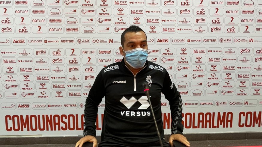 Adrián Hernández, en la rueda de prensa previa al partido contra el Yeclano
