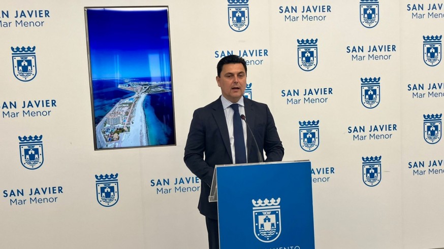 San Javier frena la construcción de viviendas en La Manga para impulsar un modelo turístico