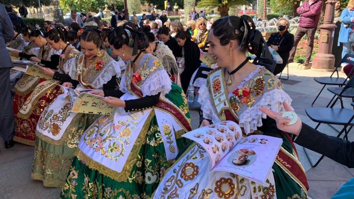 Los huertanos se ponen sus mejores galas para presentar la revista