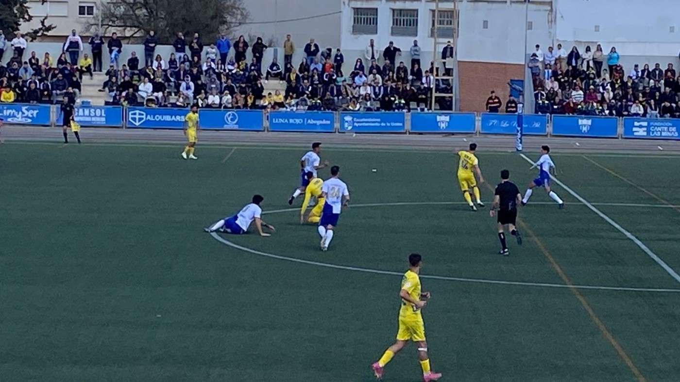 La Unión logra un valioso empate ante el Orihuela (0-0) 