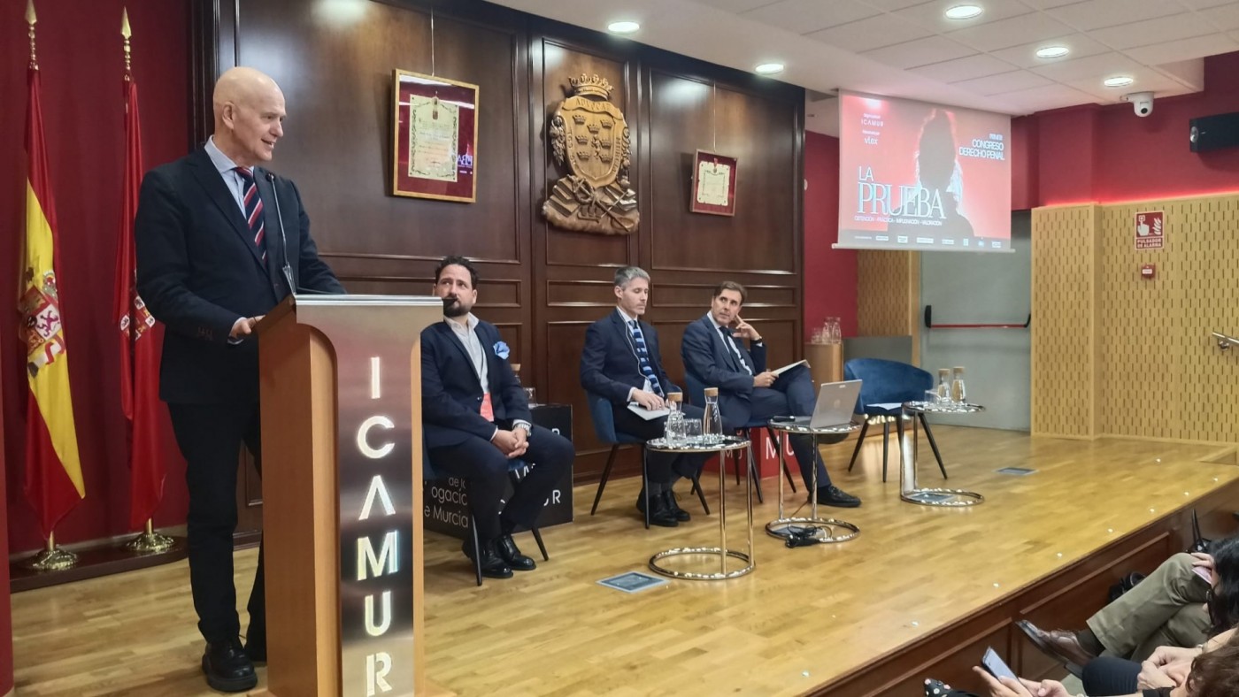 Expertos jurídicos analizan en Murcia la importancia de las pruebas en las investigaciones penales
