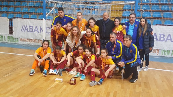 La selección murciana Sub-17 femenina de fútbol sala subcampeona de España tras caer 1-0 contra Andalucía.