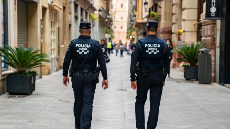 Doscientos policías locales de Murcia vigilan hoy "el tardeo" de Nochebuena
