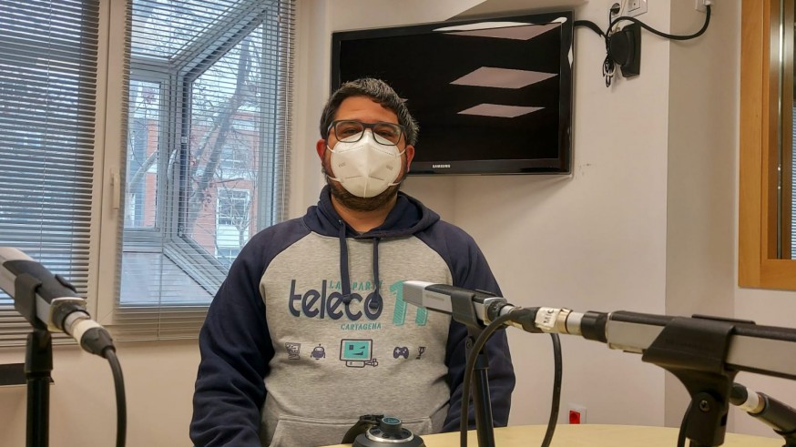 Joaquín Cruces en los estudios de Onda Regional en Cartagena