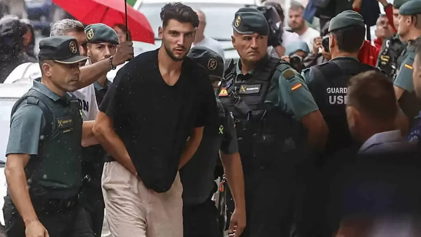 La fiscalía pide diez años y medio de cárcel para Rafa Mir por un delito de agresión sexual agravada