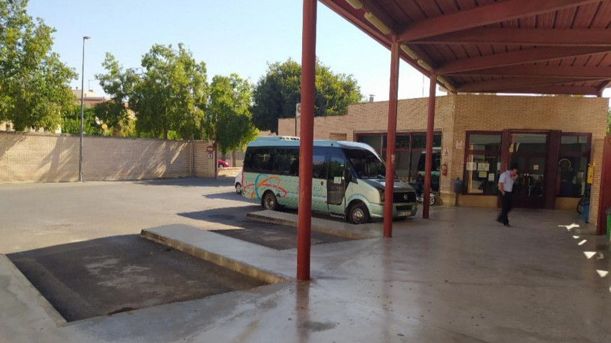 Los vecinos de Yechar continúan casi incomunicados por autobús con la capital