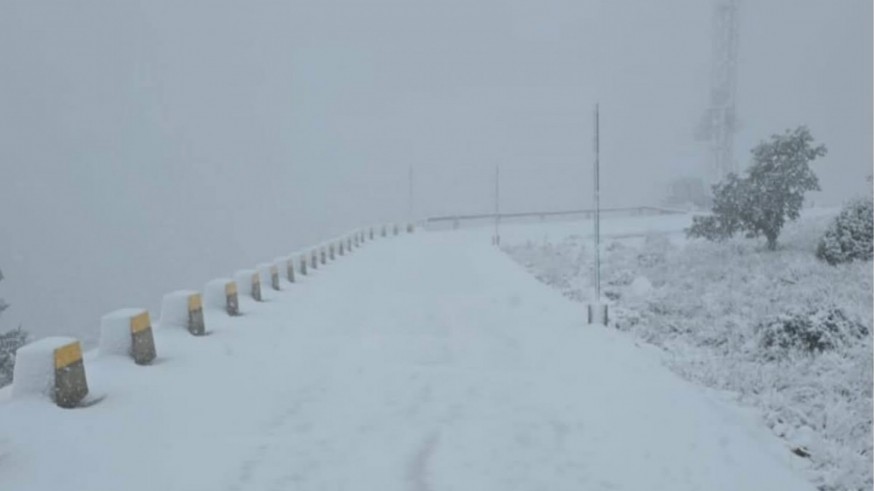 La nieve obliga a cerrar los accesos a Sierra Espuña