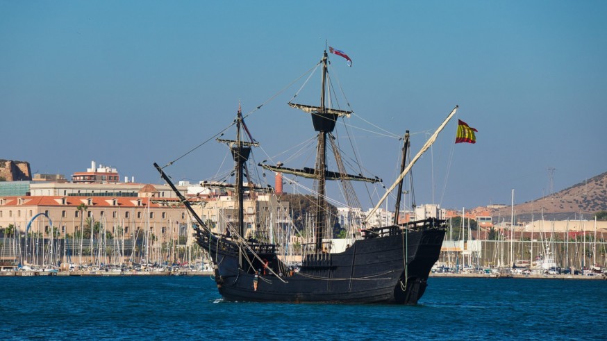 La Nao Victoria atraca en el puerto de Cartagena