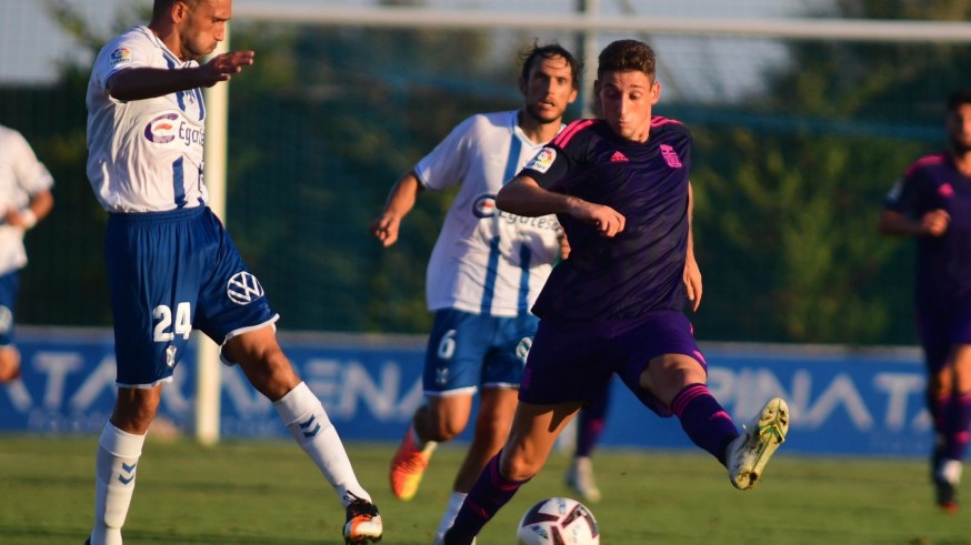 Arribas presiona a Nacho durante el encuentro. Foto: FC Cartagena