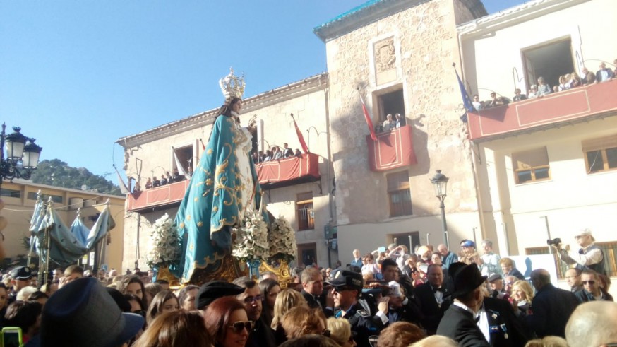 VÍDEO | Miles de yeclanos acompañan a su patrona en la Bajada