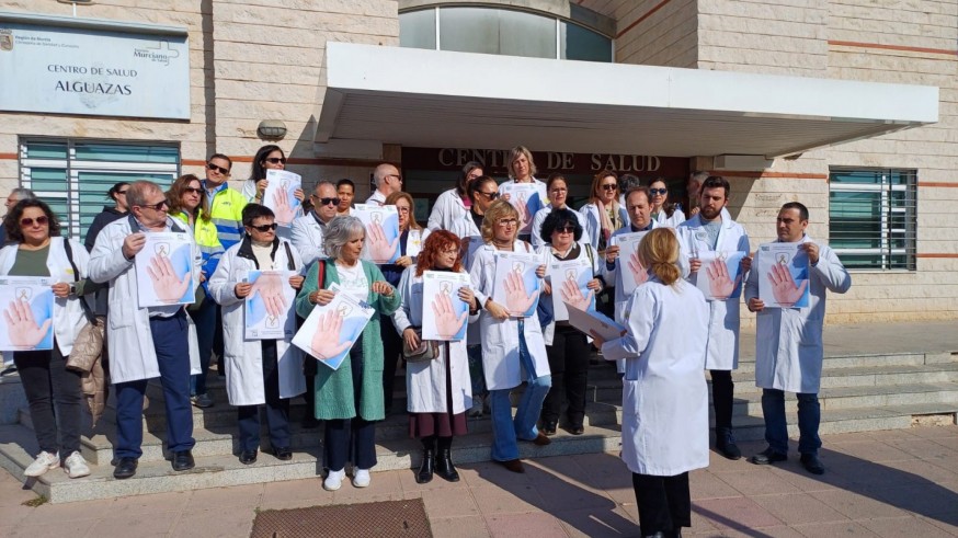 Concentración contra las agresiones a sanitarios