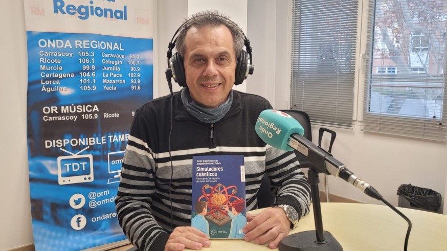 Mirando al cielo. Los simuladores cuánticos de Alejandro González