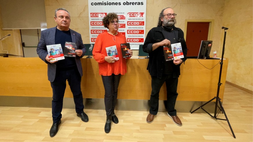 Santiago Navarro, Gertrudis Peñalver y Vicente Llamazares en la sede de CCOO. Foto ASR.
