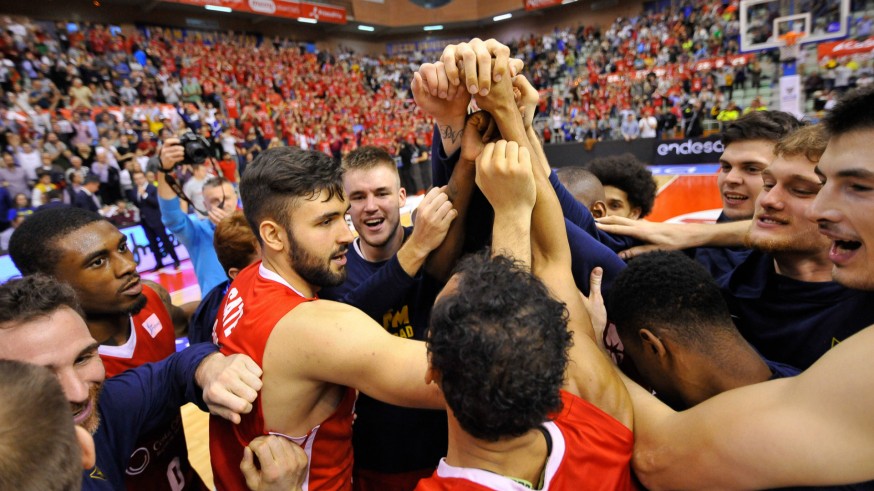 El UCAM Murcia rompe su mala racha frente al Barcelona en el Palacio de los Deportes | 71-70