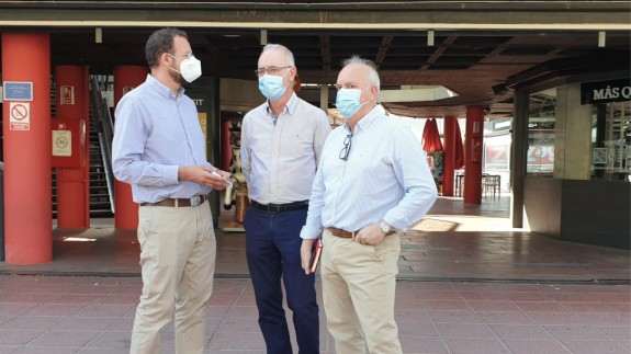 Los concejales Guillén, Navarro y Martínez Oliva, del PP, reclaman más seguridad en el ZigZag. ORM