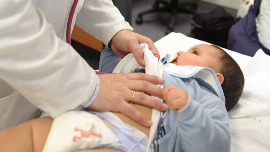 Los bebés menores de seis meses recibirán a partir de octubre la vacuna contra la bronquiolitis en Murcia