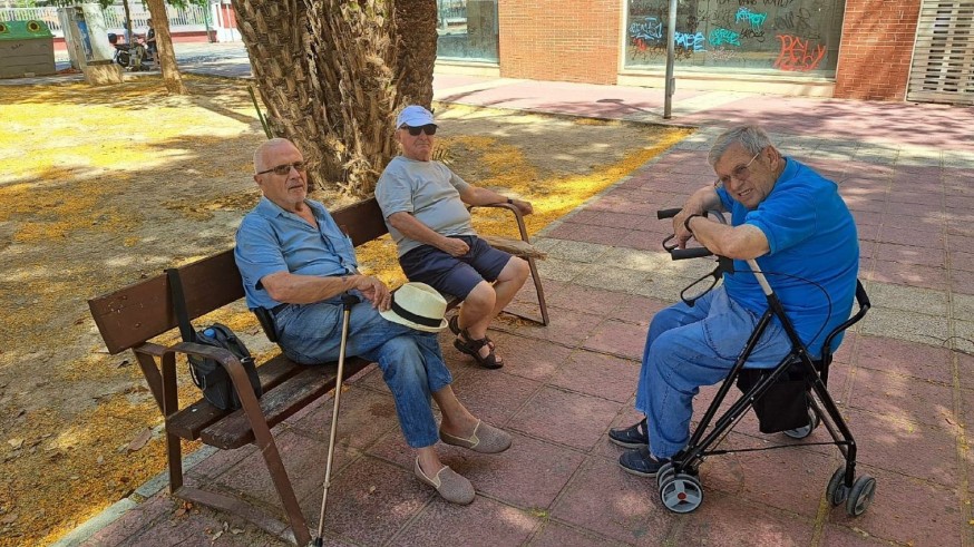 El sanedrín. Este grupo de jubilados habla del uso peligroso del patinete o del PIB de España a aportar a la OTAN