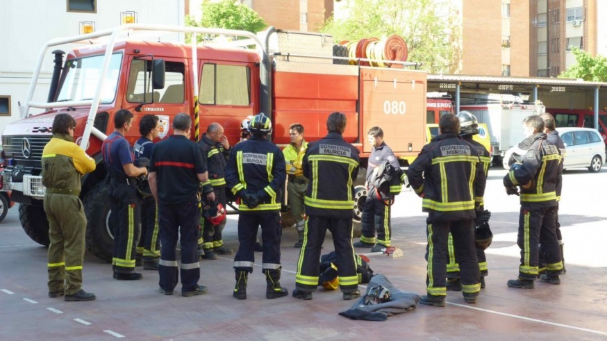 El PSOE denuncia al Gobierno Regional ante la Fiscalía por la falta de bomberos 