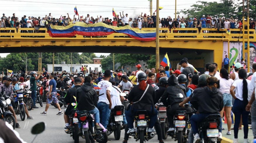 Al menos un muerto y medio centenar de detenidos en las protestas de la oposición en Venezuela
