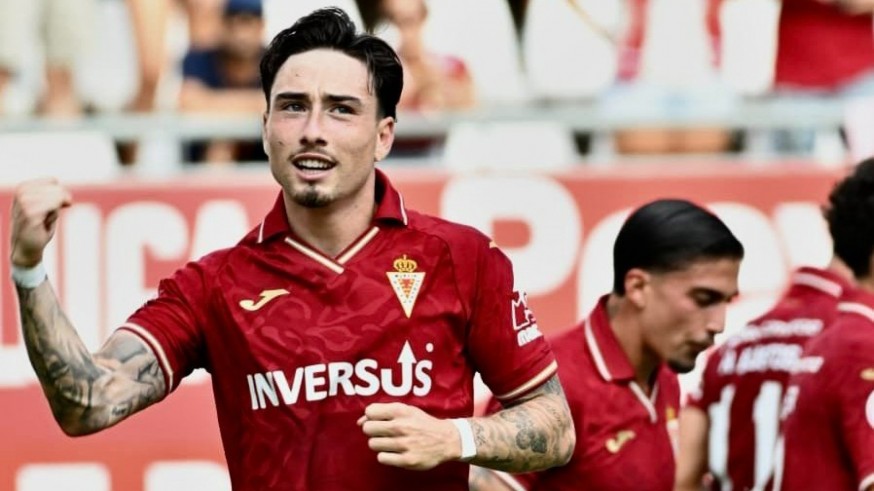 El Real Murcia golea al Teruel y se coloca líder