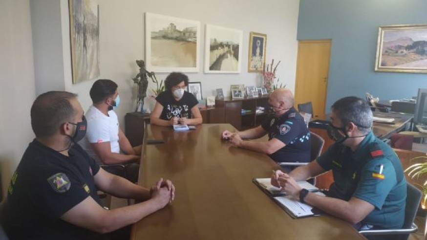 María Ángeles Túnez reunida con Policía local y Guardia Civil