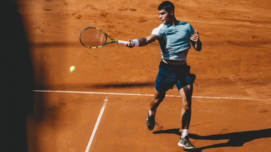 Carlos Alcaraz, ante Kuhn. Foto: Alexander Scheuber / Hamburg Open