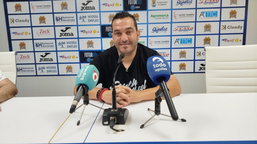 Adrián Hernández: "No hay nada hecho" 