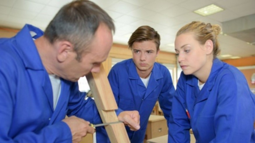 Educación obliga a algunos interinos a optar por las vacantes existentes ante la falta de profesores
