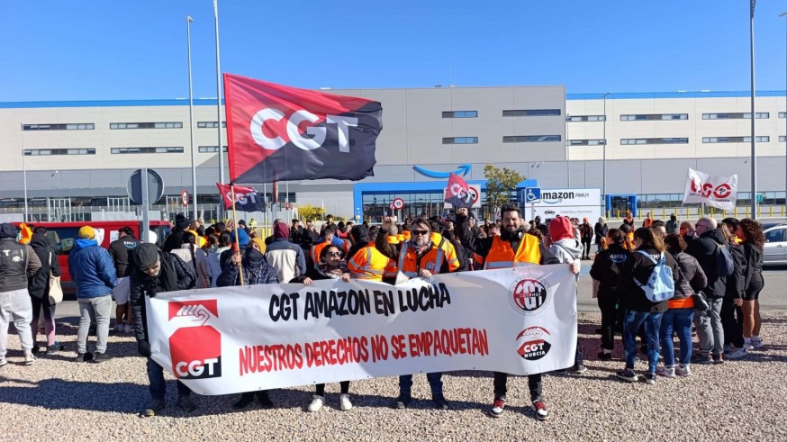 Los trabajadores de Amazon en Murcia en huelga