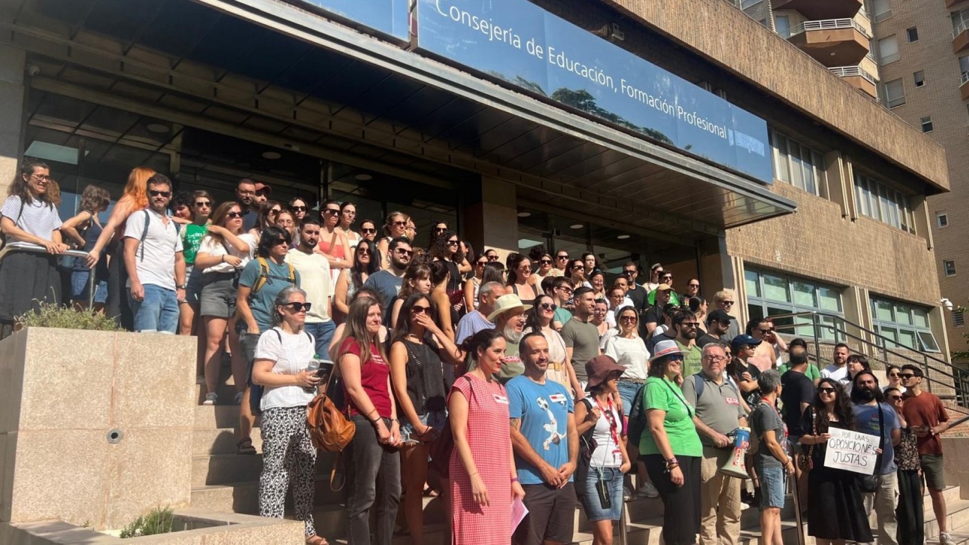 “Por unas oposiciones justas”: protesta frente a la consejería de Educación por el alto número de suspensos y plazas desiertas en Secundaria
