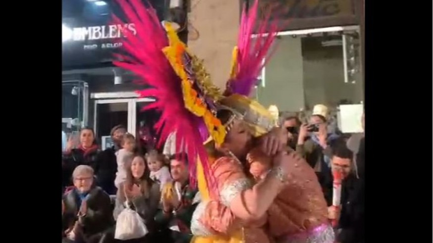 VÍDEO | Pedida de matrimonio en el Carnaval de Águilas