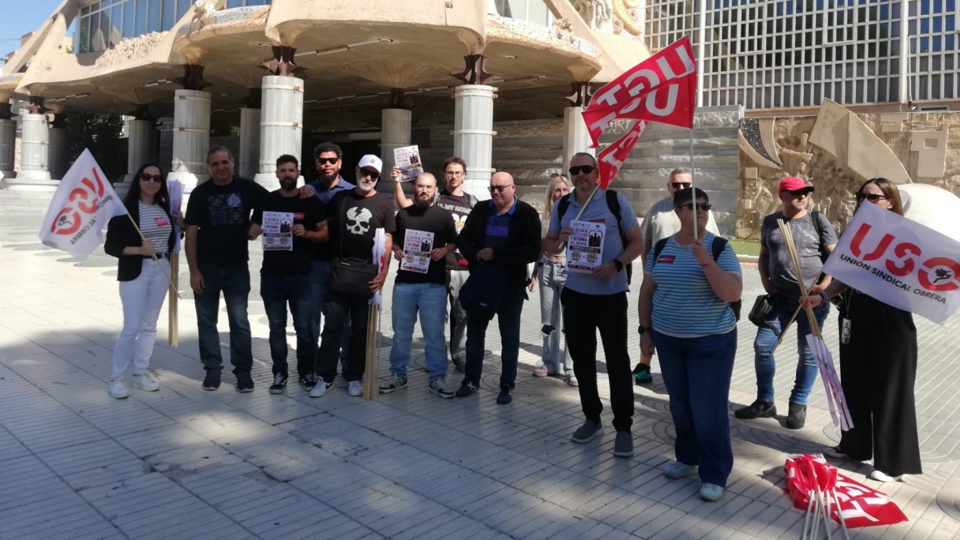Trabajadores de centros de menores denuncian precariedad laboral ante la Asamblea Regional