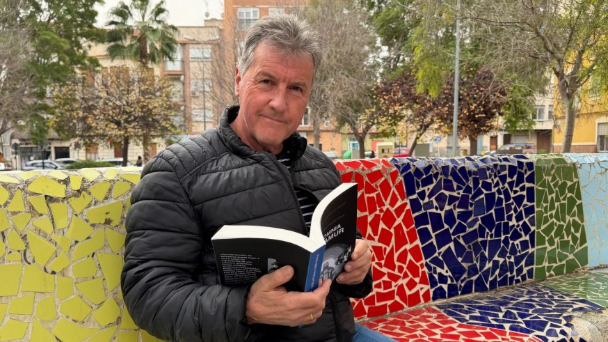 Cieza. Un bombero apasionado por la escritura