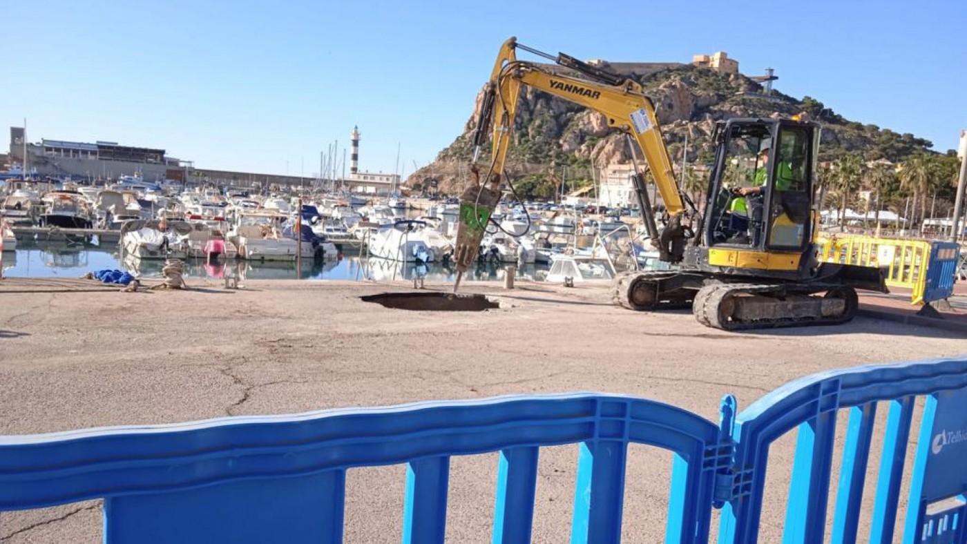 Fomento inicia las reparaciones de los daños causados por el temporal en el puerto de Águilas