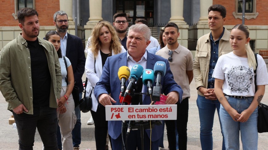 PSOE promete avales para vivienda y gratuidad de tasas universitarias
