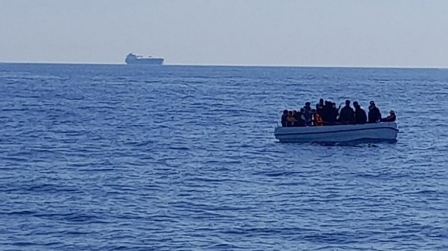 Cartagena se une en silencio para honrar la memoria de los migrantes fallecidos en el Mediterráneo