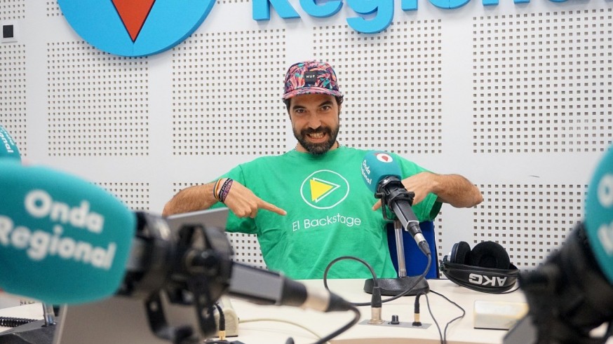 El backstage. Diego Garnés ha seleccionado esta tarde cinco canciones adoptadas por LGTBIQ+