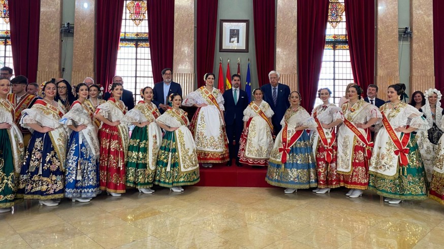 Huertanía y esplendor en la recepción municipal de las Reinas de la Huerta