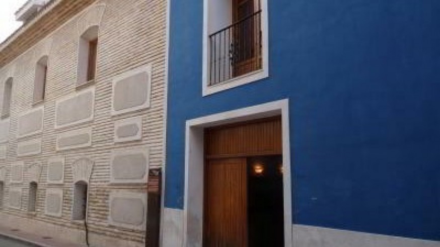 Abanilla recupera su memoria administrativa con la restauración de legajos de los años 1600