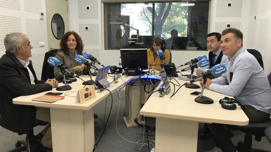 Los tertulianos, en los estudios de ORM