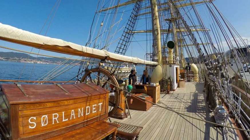 Bachillerato a toda vela: el aula flotante que recorre el Atlántico investigando los océanos