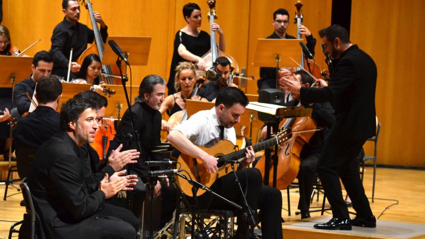 La Orquesta Sinfónica de la Región y Carlos Piñana en el auditorio Victor Villegas.