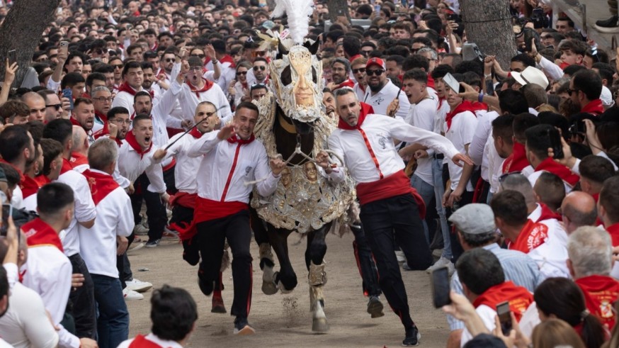 Caravaca de la Cruz celebra hoy el desfile de Moros y Cristianos y la carrera infantil de los caballos del vino