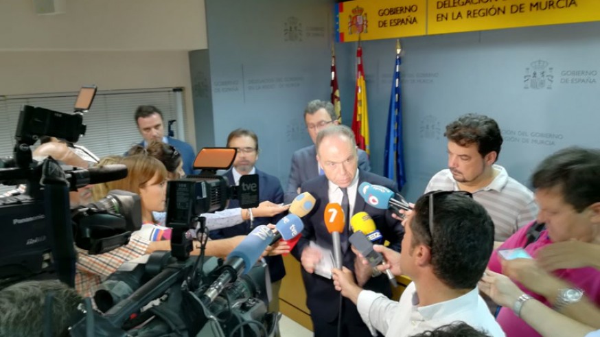 Juan Bravo, atiende a los medios tras la reunión de Murcia Alta Velocidad