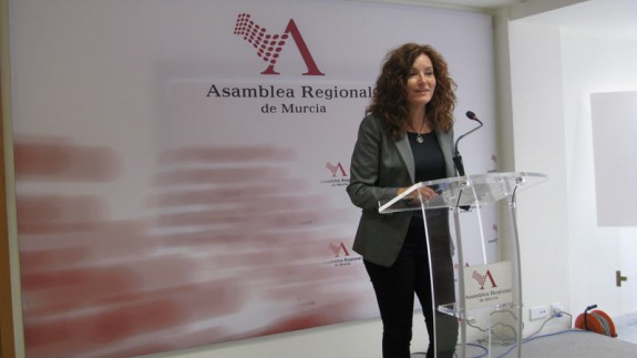 Imagen de la diputada de Podemos María Ángeles García