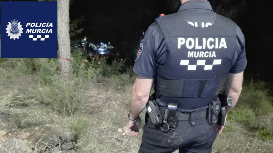 Heridas dos personas al caer por un terraplén de 30 metros de altura el coche en el que viajaban en Murcia