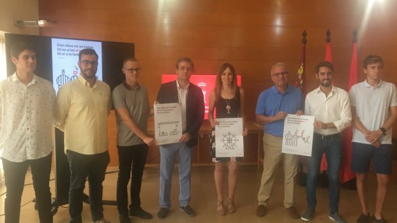 "Di no a las drogas, di sí a la Feria" eslogan de la campaña del Ayuntamiento de Murcia contra el consumo juvenil de alcohol